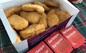 マクドナルドの20個入りチキンナゲットを食べてみた